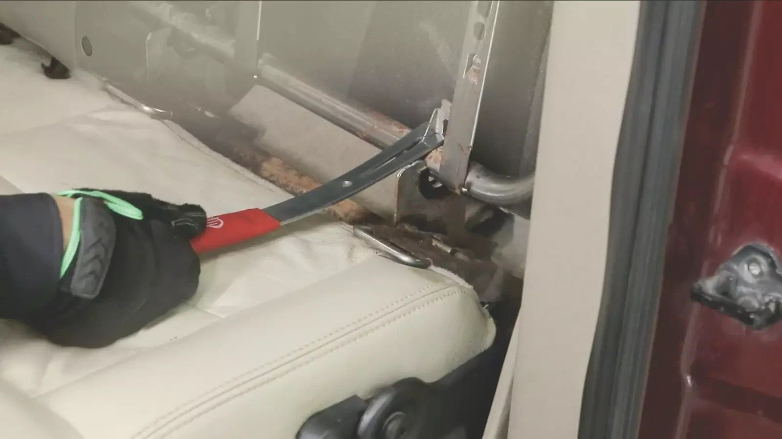 Equalizer Longhorn Seat Release Tool for Ford F-150 & F-Series (JFT323)