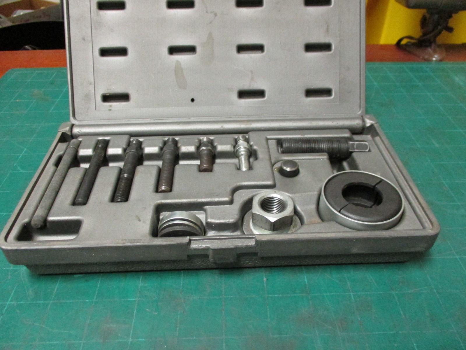 AUTOMOTIVE TOOLS * GEARWRENCH * 2897D * PULLEY PULLER & INSTALLATION SET