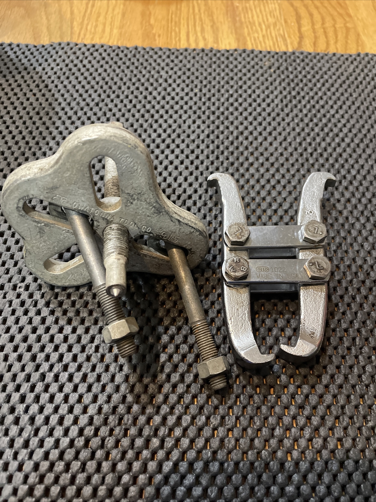 Owatonna Tool Harmonic Balancer Puller 915 & OTC Small Puller #1022