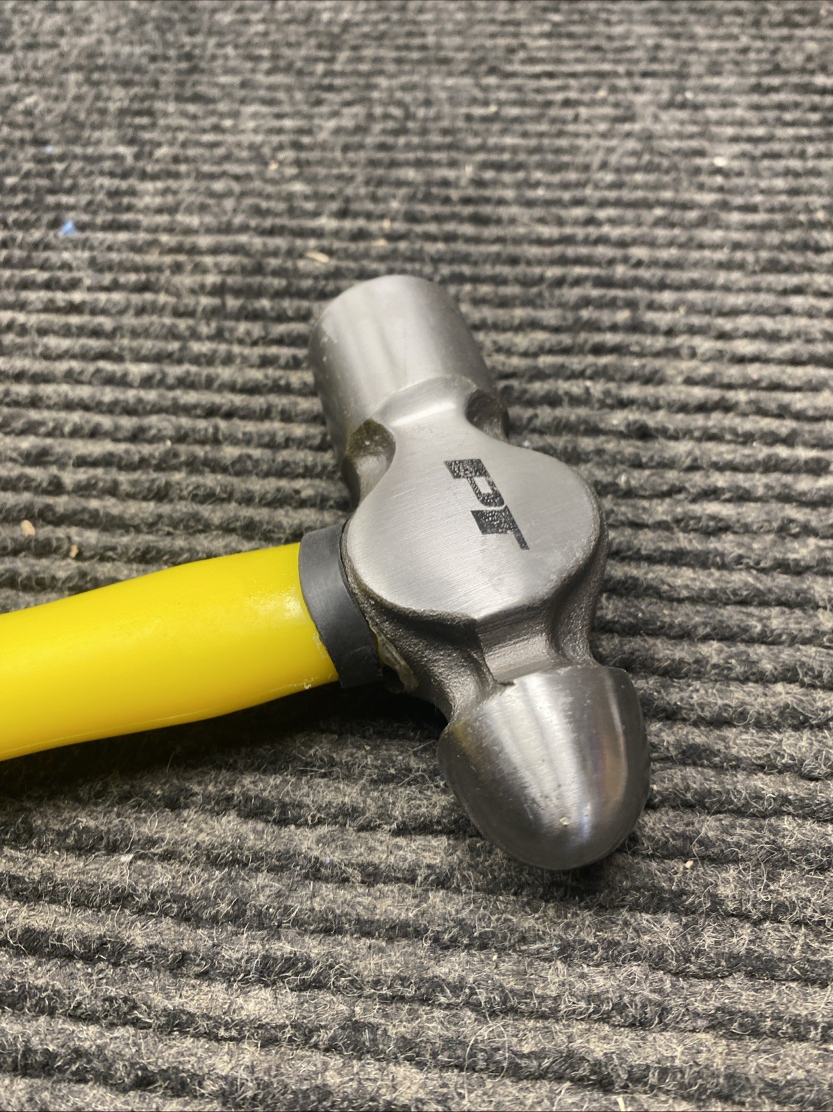 PERFORMANCE TOOL 16oz Ball Pein Hammer (Bulk) WILM7032B
