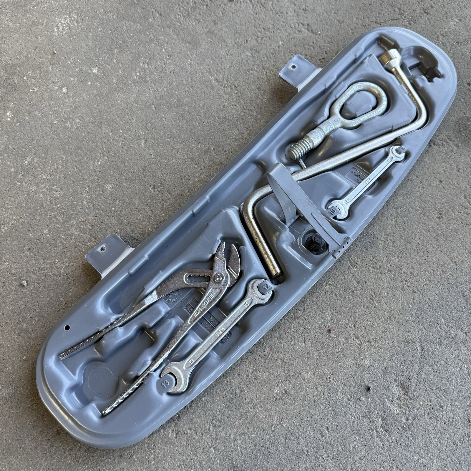 OEM BMW E46 Toolkit Tray Case Trunk 06 Coupe 71111094910 Some Tools *Incomplete*