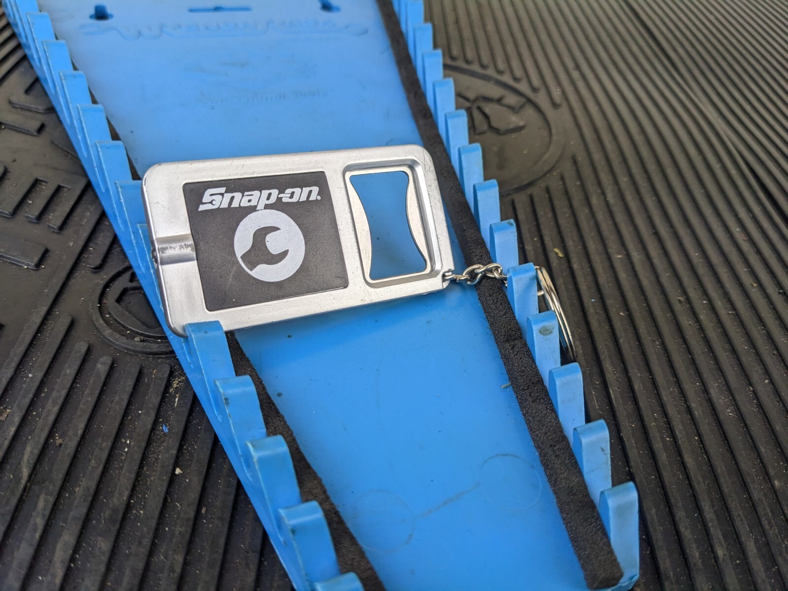 #bi267 Snap-On RED Keychain w/Light Bottle Opener