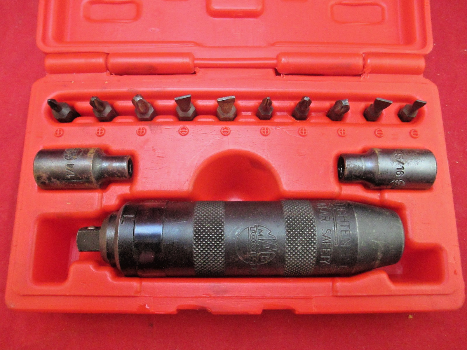 Mac Tools SID13BA 13-Piece 3/8″ Drive Impact Driver Kit (1383)