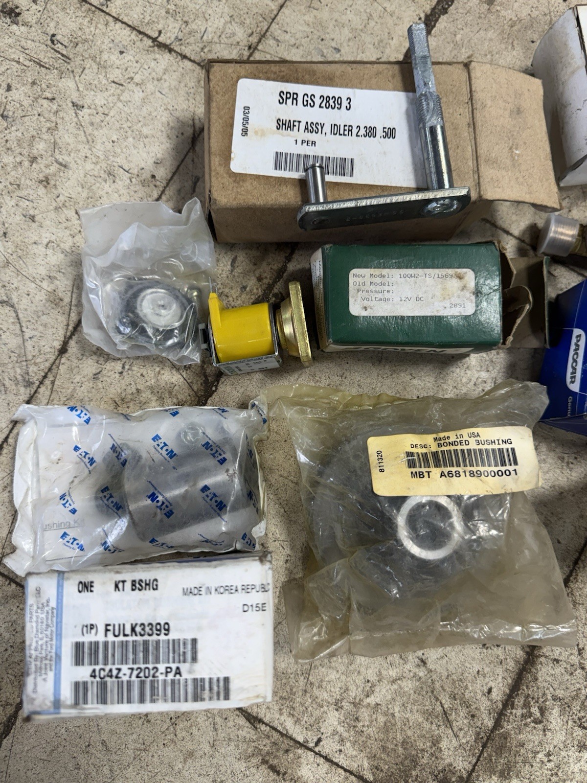 Freightliner/INTERNATIONAL Semi TRUCK PARTS MIXED LOT