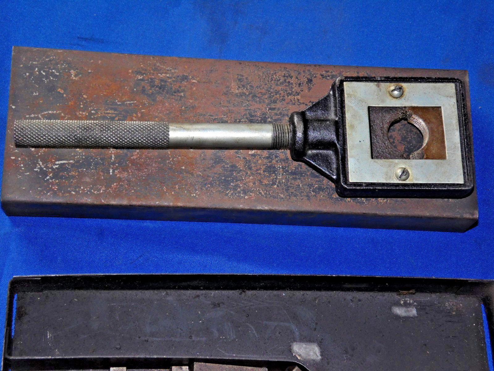 Vintage Rethreader Thread Chaser Tool In Metal Case