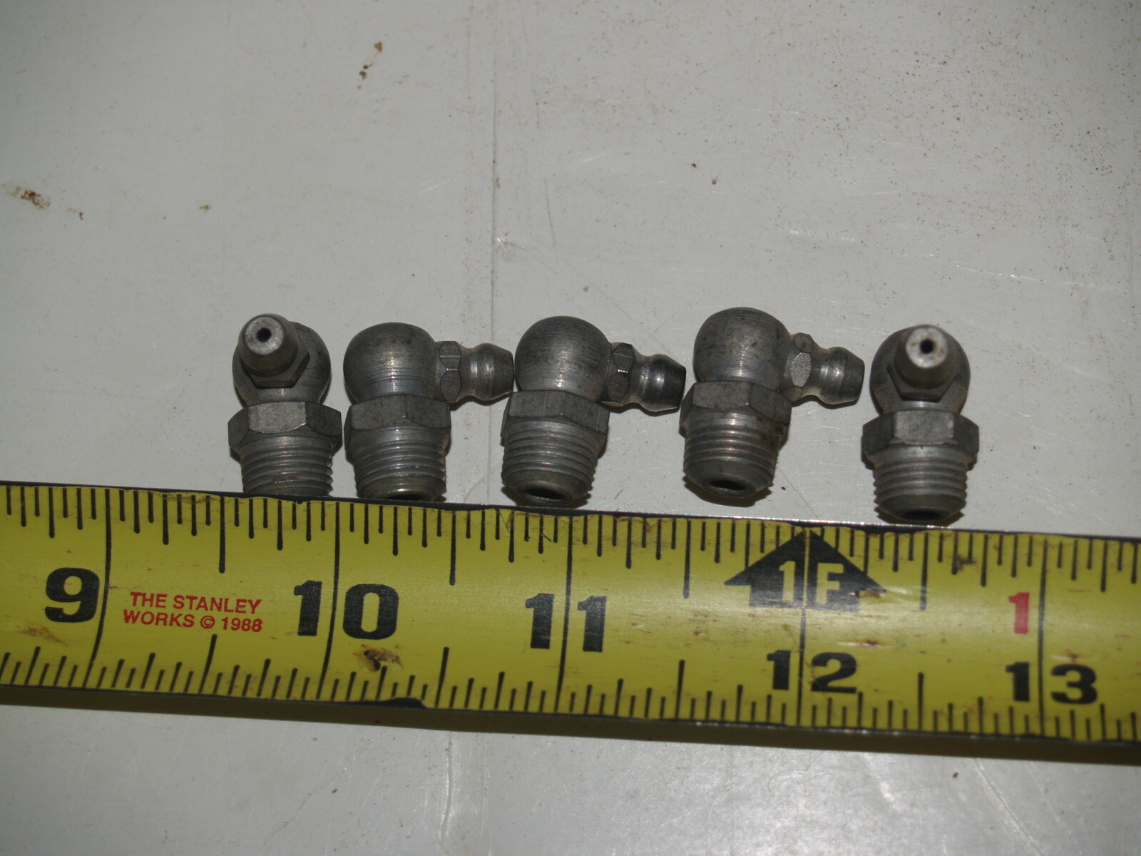 NOS-3/8″ Thread Type 90 degree Grease Fitting 5 pieces- Ball inside-short
