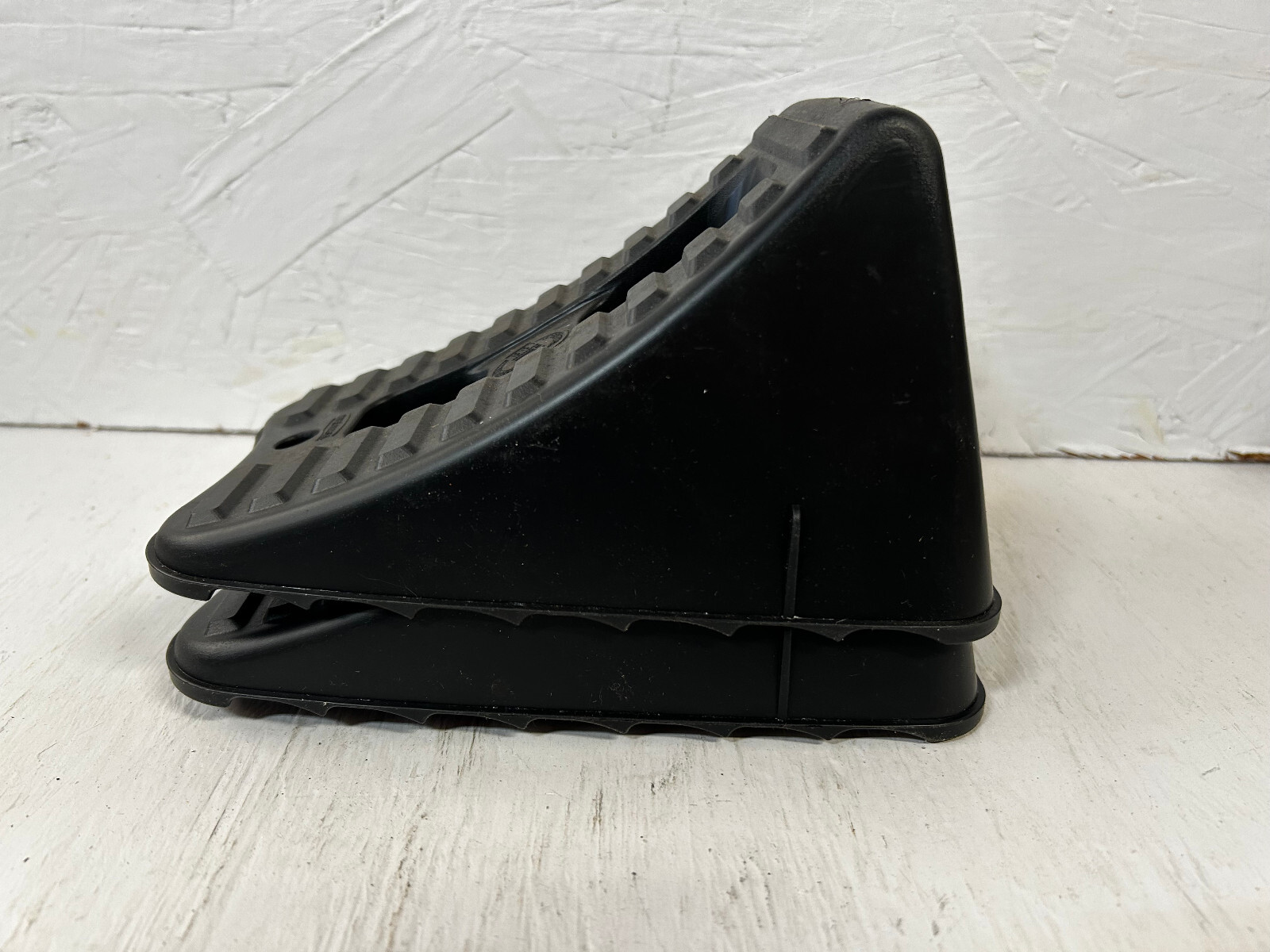 Hopkins 11930 Wheel Chock – Pair Tirehugger Wheel Chocks