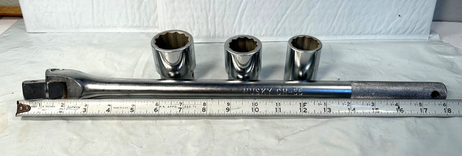 4 pc 18″ HUSKY 3/4″ Drive Breaker Bar set CH 55 w/ 1 5/16, 1 1/8, 1 1/16 sockets