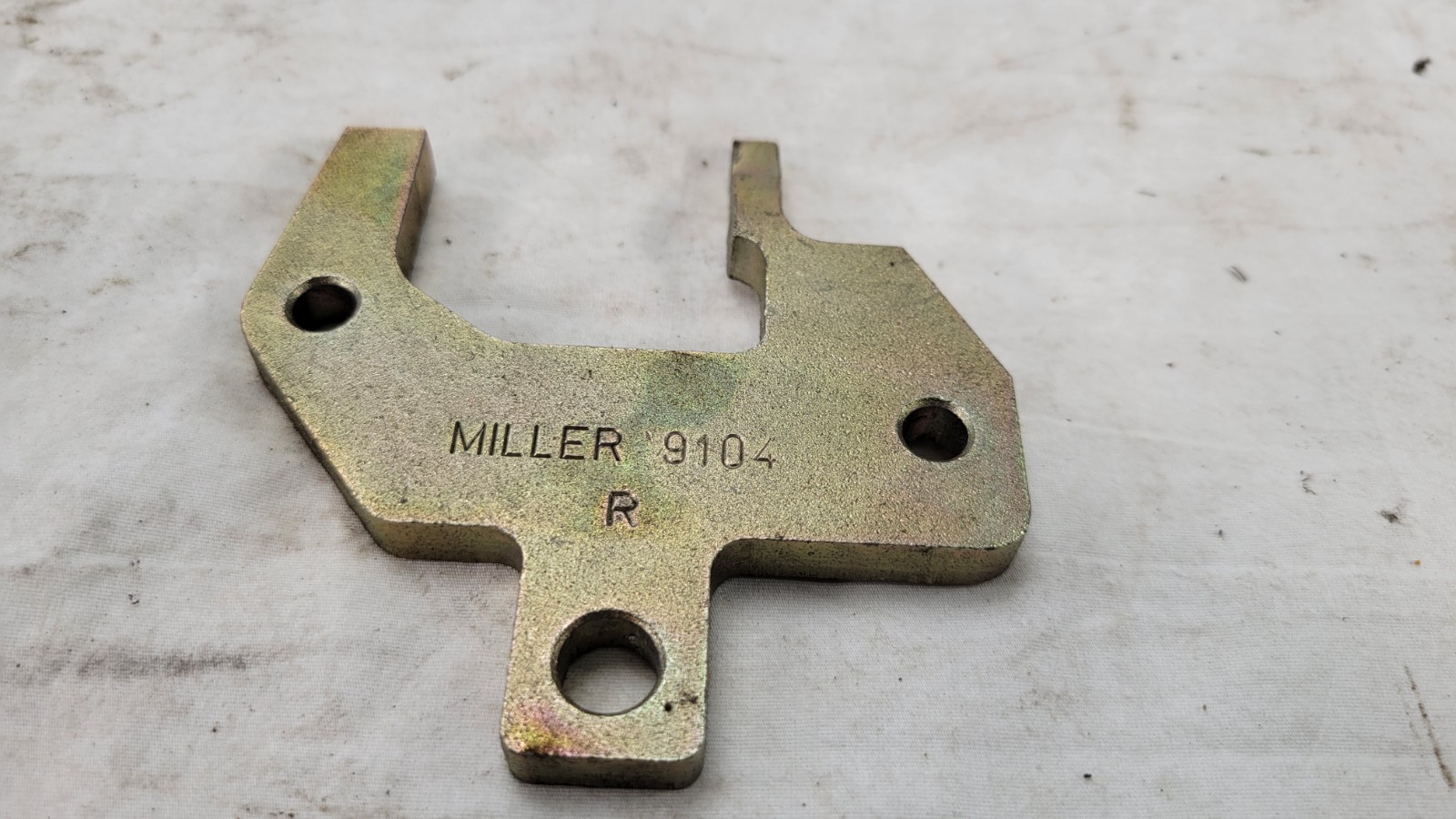 Miller 9104 CROSSFIRE ARRESTING PLATE FOR 3.2 LITER ENGINES