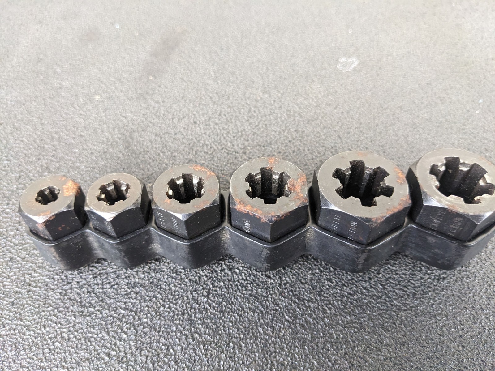 #bp460 Lisle Tool 19250 6pc Stuck Bolt Nut and Stud Remover Set