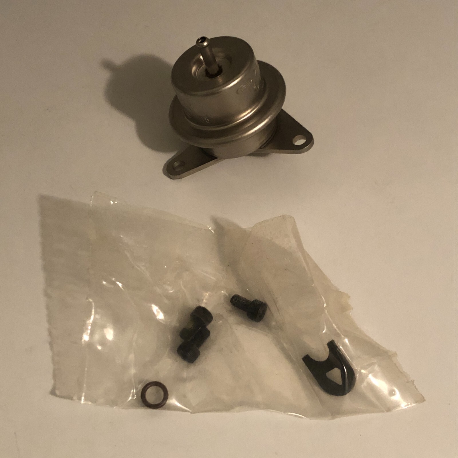 NOS Genuine OEM Ford F4TE-9C968-AA Fuel Pressure Regulator Kit ~ 4.9L ~ 2.3L