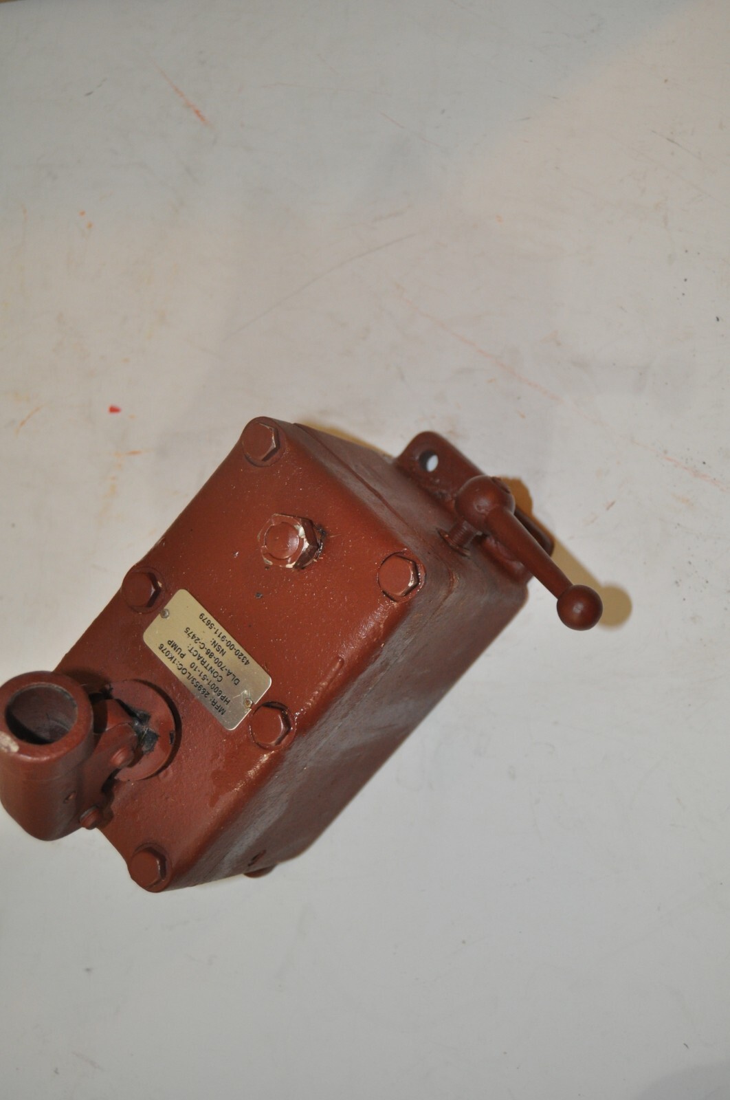 ENERPAC P-51 HYDRAULIC HAND PUMP 6000 PSI MAX HP6001-51-10 Military Grade NOS