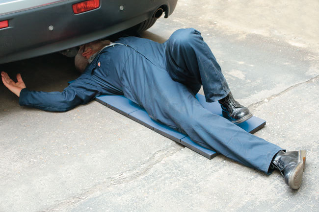 NEW STYLE FOLDING WORK MAT / KNEELING MAT / LAY DOWN / SIT – SUPERB DESIGN MAT!