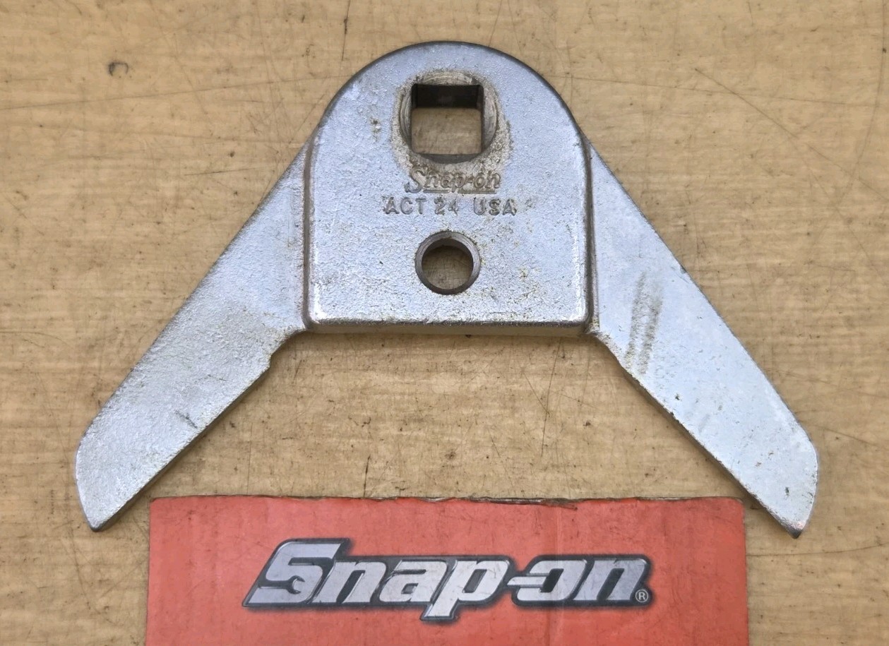 Snap On ACT24 – AC Belt Tensioner Tool For GM Compressors