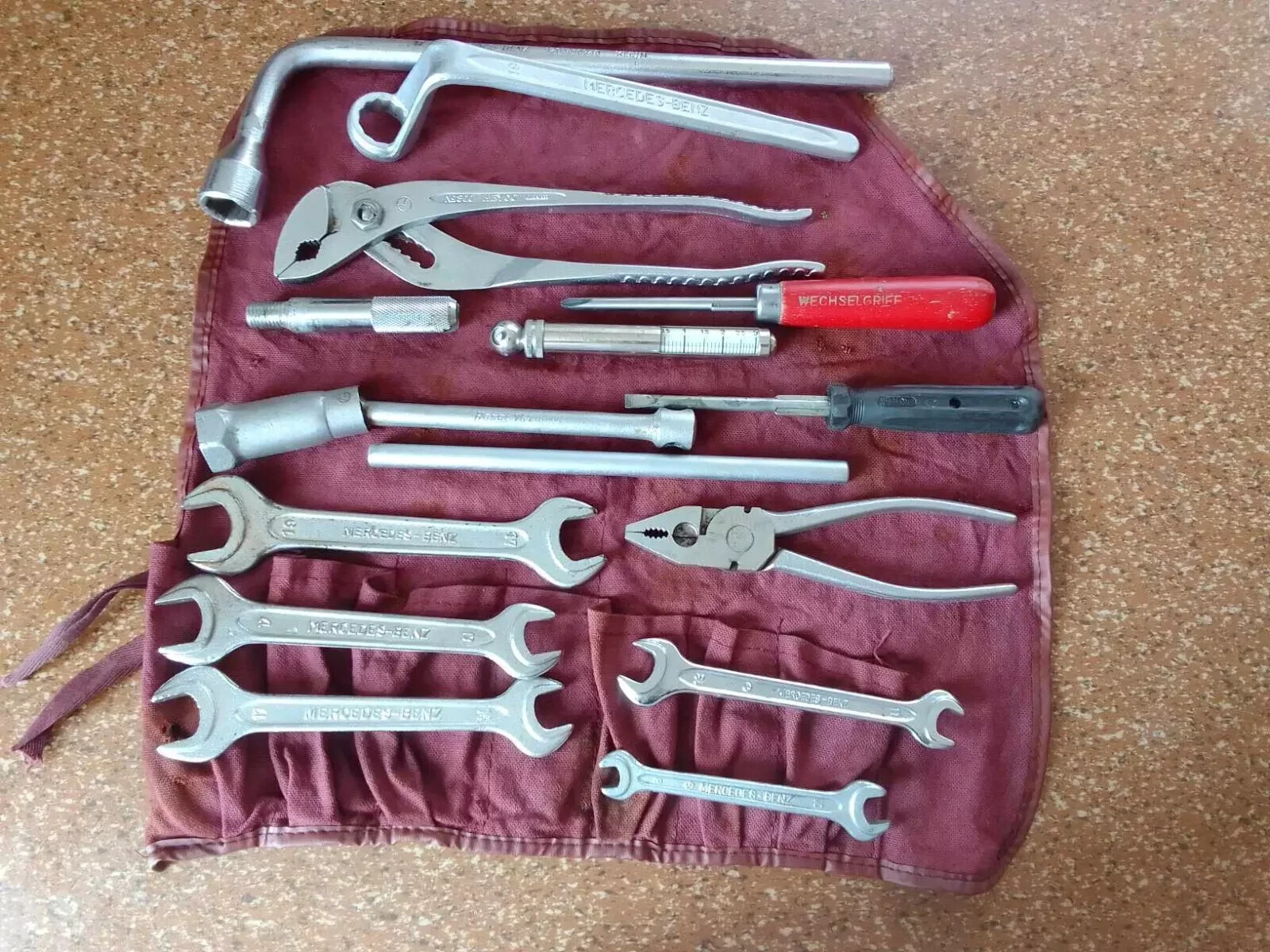 Mercedes Benz tool kit w113 sl pagoda w107 w111